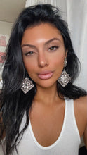 Load image into Gallery viewer, Éclat Silver Filigree Earrings
