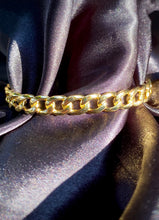 Load image into Gallery viewer, Chain Link Bangle in Gold
